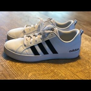Woman’s adidas tennis shoes